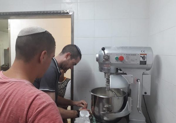 תלמידי זוהרים מתכוננים לחג-שבועות